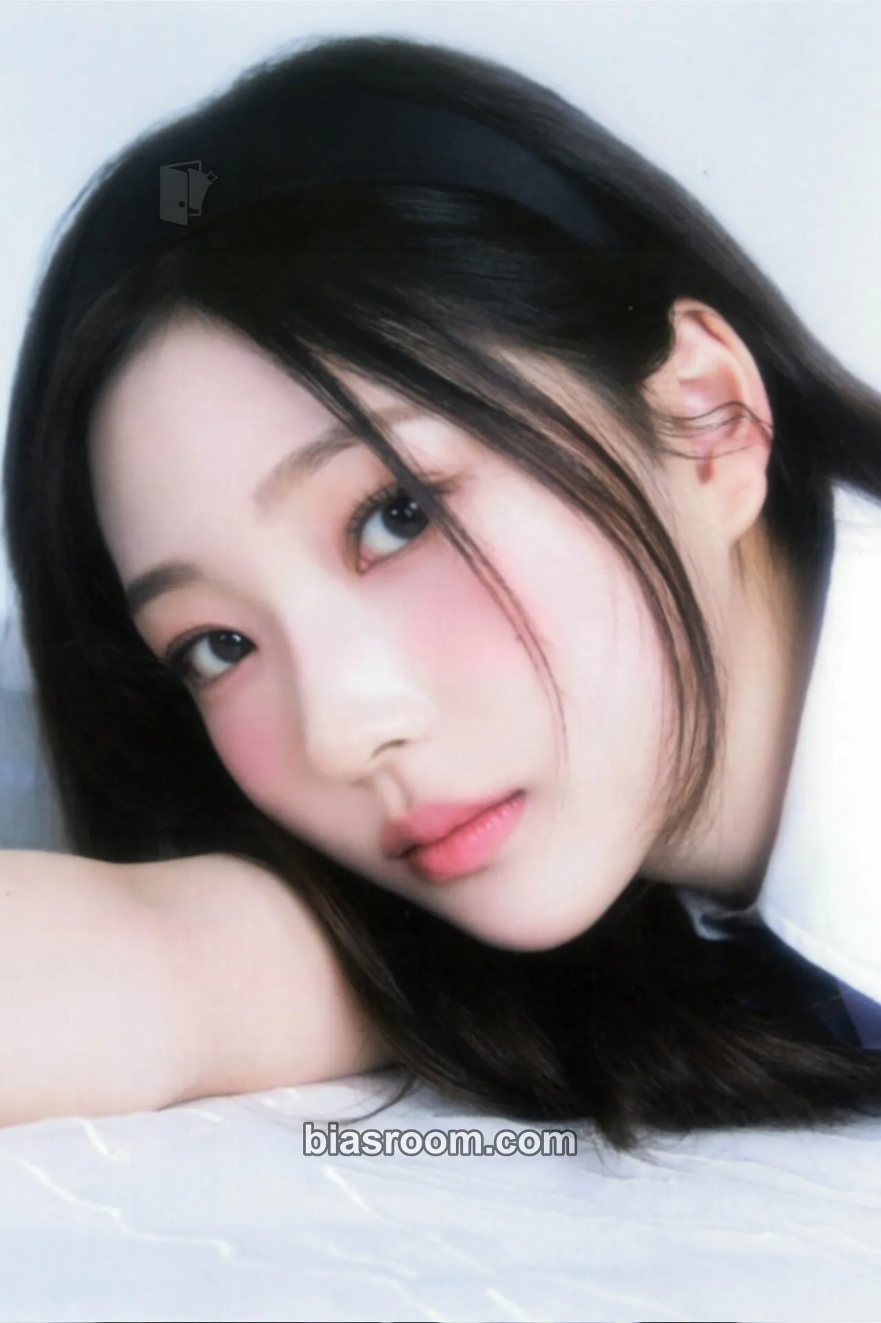 Stella Four Hearts Club Official MD Photocard - Hearts2Hearts - Hearts2Hearts K-pop photocard