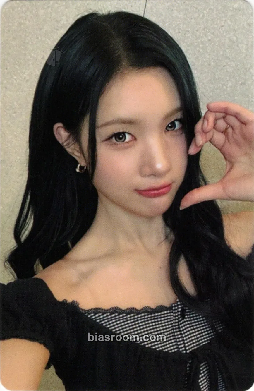 Juun Lemon Tang Photocard - Hearts2Hearts - Hearts2Hearts K-pop photocard