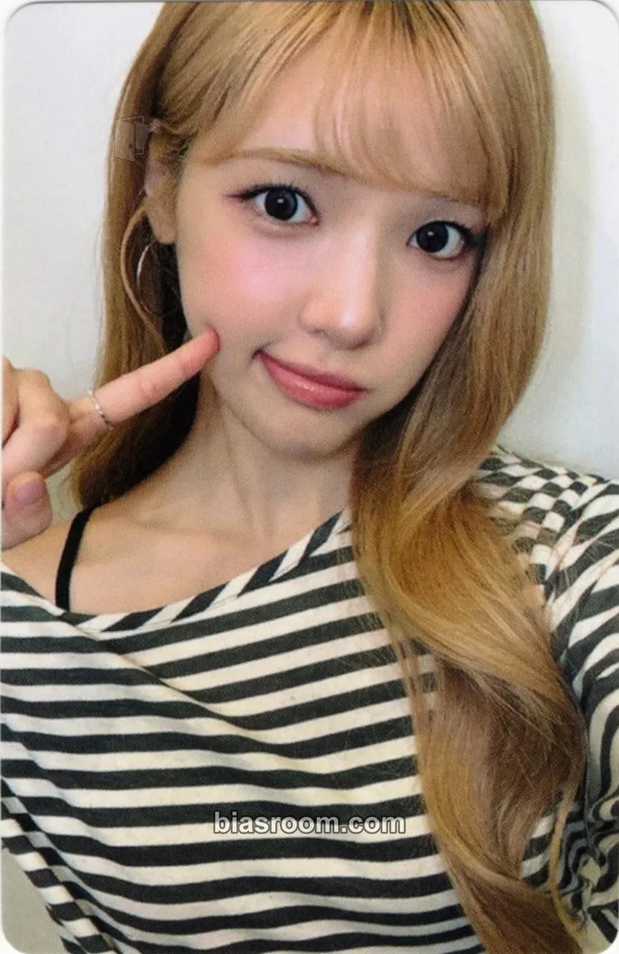 Yuha Lemon Tang Photocard - Hearts2Hearts - Hearts2Hearts K-pop photocard