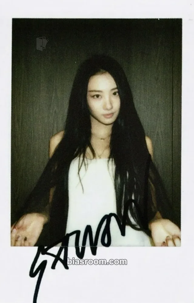 MEOVV - Gawon - BITE NOW Album soundwave lucky draw (LD) round 2 polaroid printed signature