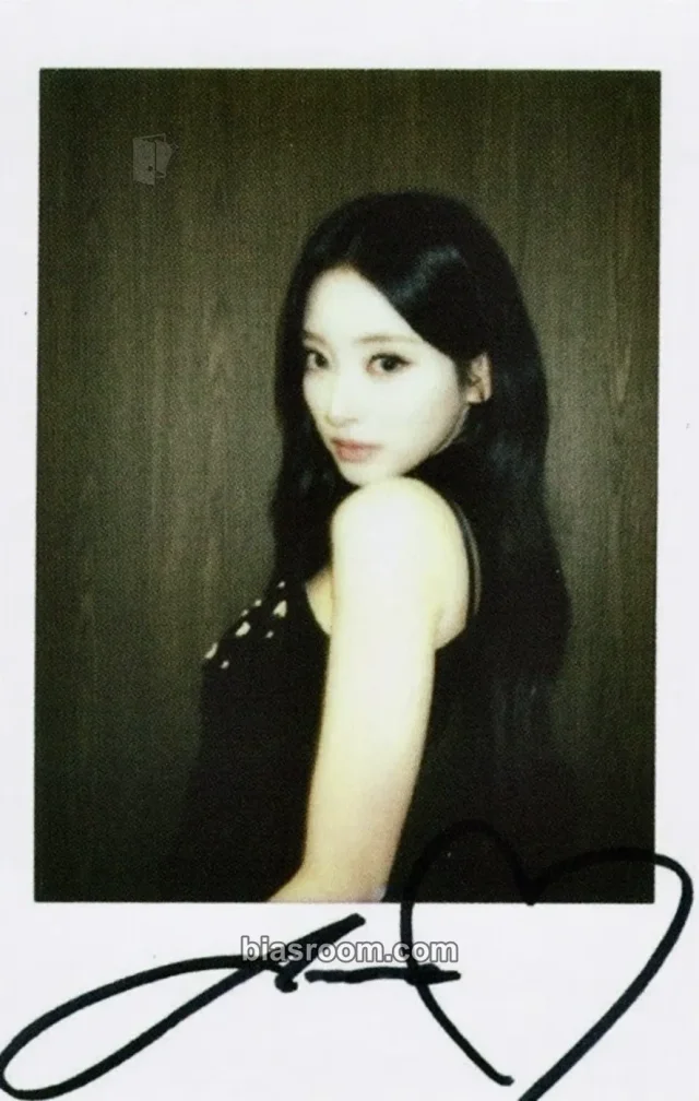 MEOVV - Anna - BITE NOW Album soundwave lucky draw (LD) round 2 printed signature polaroid