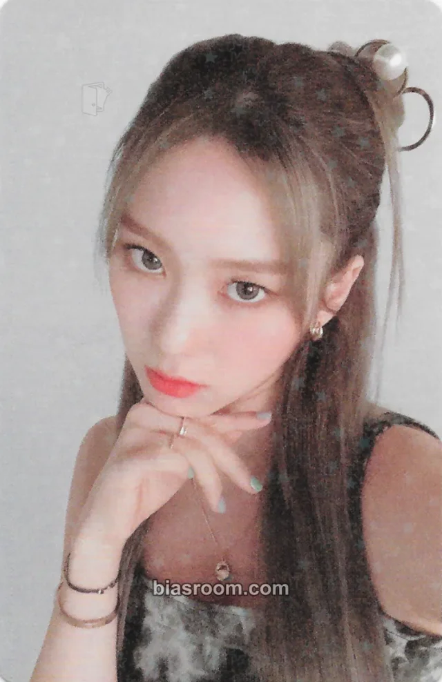 OH MY GIRL - Jiho - Dun Dun Dance Japanese Ver. Album holographic (hologram) purchase benefit japan pop-up merch photocard
