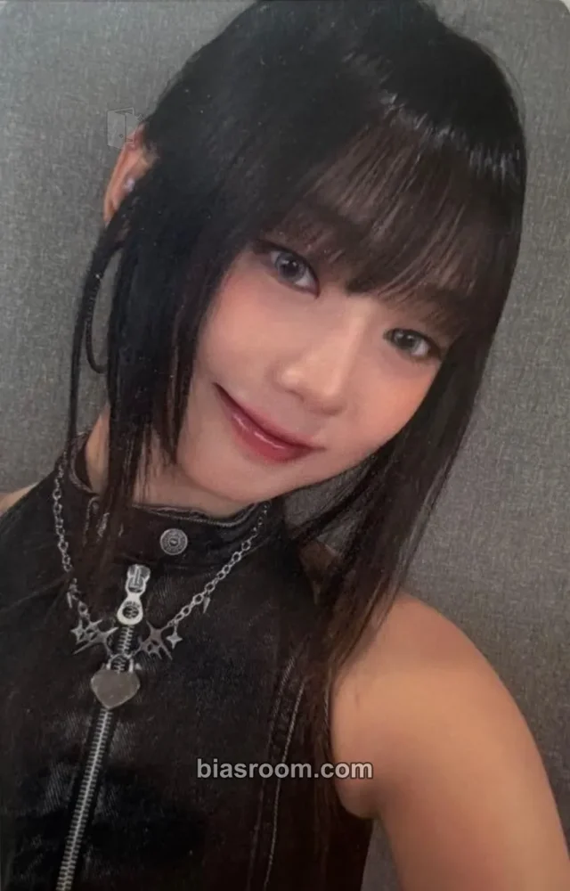 UNIS - Hyeonju - CURIOUS Album shibuya tower records japan