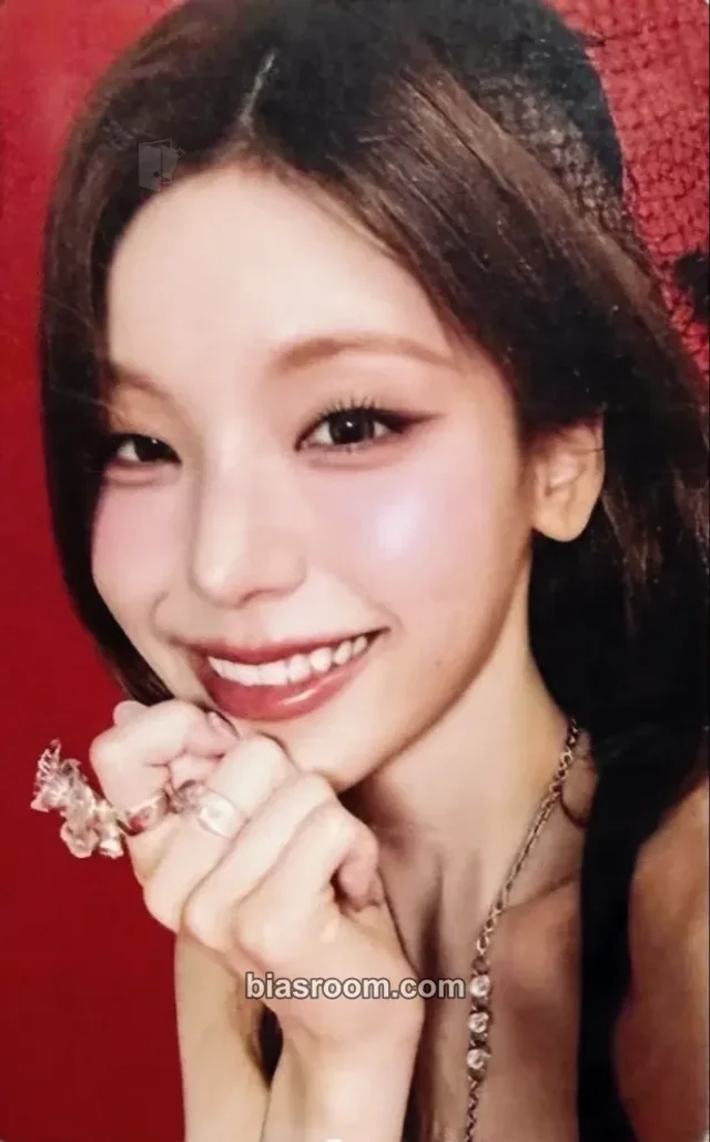 ITZY - Yeji - The 5th Fan Meeting ITZY, MIDZY, Let's Fly! "ALL IN, MIDZY" Event merch photocard purchase benefit online