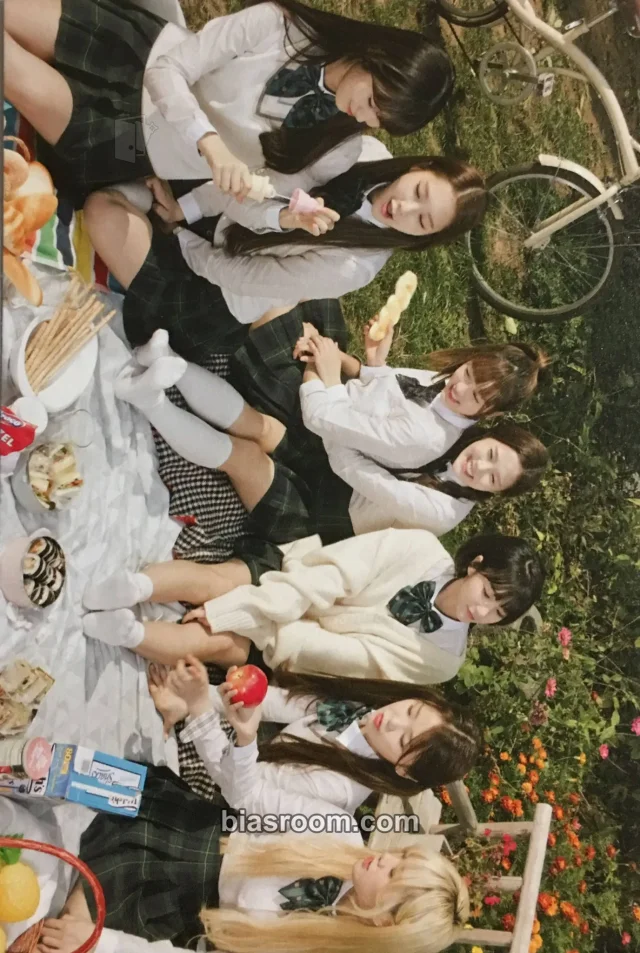 OH MY GIRL - Other postcard item set season's greetings