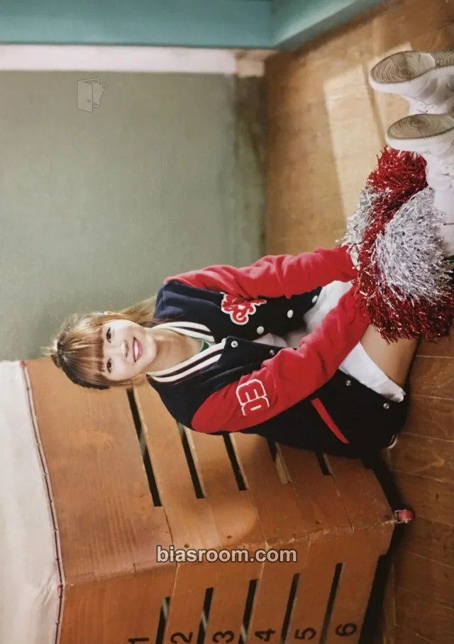 YooA OH MY GIRL 2017 Season's Greetings [WELCOME TO SCHOOL] K-pop photocard