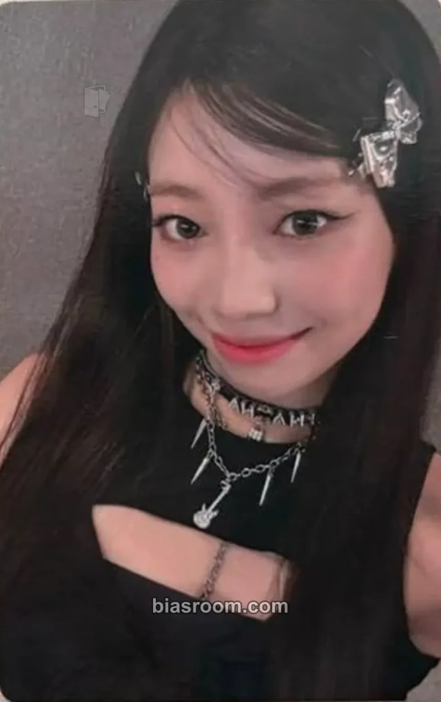 UNIS - Nana - CURIOUS Album shibuya tower records japan