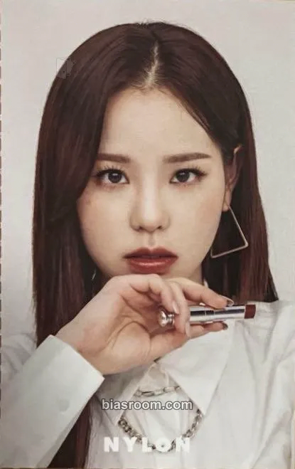 Mako Niziu x Nylon Magazine Photocard - NiziU - NiziU K-pop photocard
