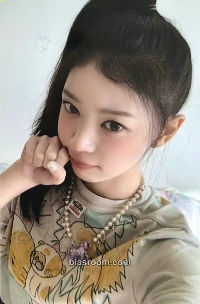 ILLIT - Moka - MAMIHLAPINATAPAI Album video call (fancall) withfans / yizhiyu (yzy) round 1