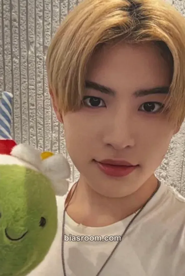KickFlip - Minje - My First Kick Album makestar video call (fancall) photo event