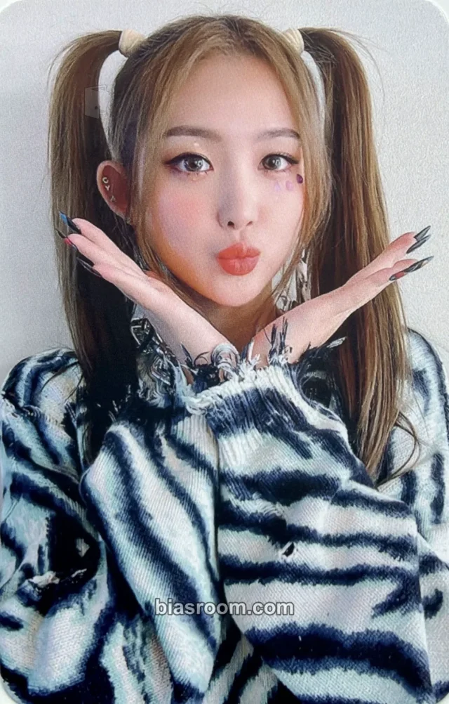 bugAboo - Cyan - bugAboo Album mihwadang video call (fancall)