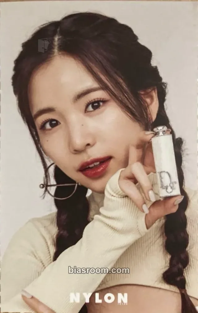 NiziU - Maya - Niziu x Nylon Magazine Other magazine photocard nylon magazine photocard set