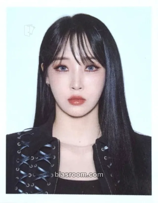 MAMAMOO - Moonbyul - 4WARD World Tour Event id photo merch