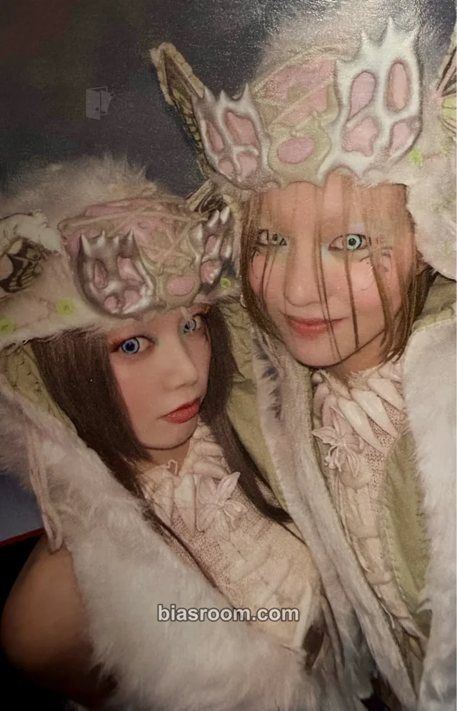 XG - HINATA & JURIA - AWE Album xg official shop pob (pre-order benefit)