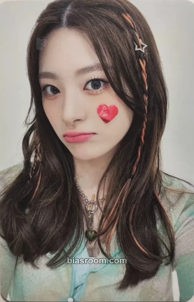 STAYC - Seeun - TEENFRESH World Tour Event merch photocard purchase benefit