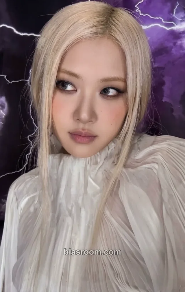 BLACKPINK - Rosé - Deadline Album pob (pre-order benefit) keyring weverse global shop (wvg)