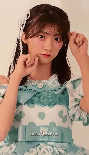 Kana Itakura Kawaii Lab X Tower Records Cafe Photocard - Cutie Street - Cutie Street K-pop photocard