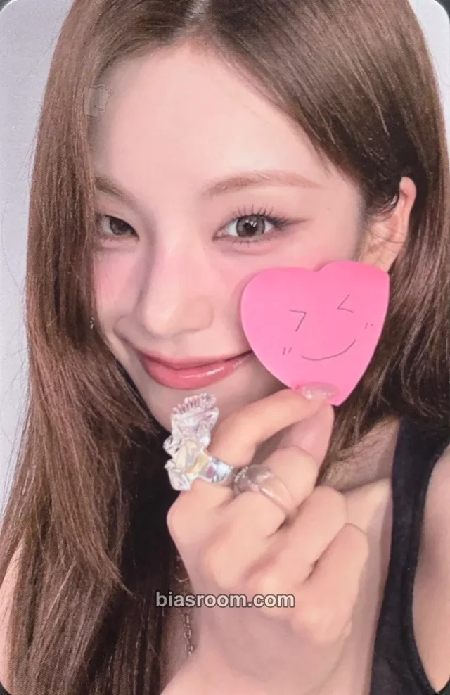 ITZY - Yeji - The 5th Fan Meeting ITZY, MIDZY, Let's Fly! "ALL IN, MIDZY" Event entrance / attendance benefit fan meeting day 2