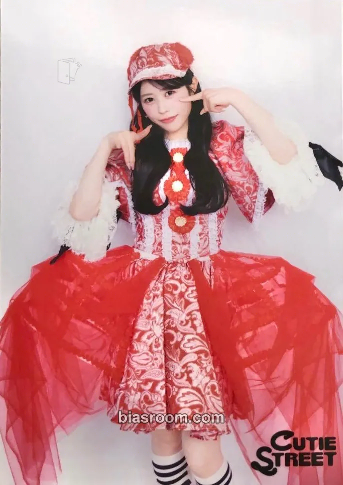 Aika Sano Can't We Just Be Cute? Photocard - Cutie Street - Cutie Street K-pop photocard