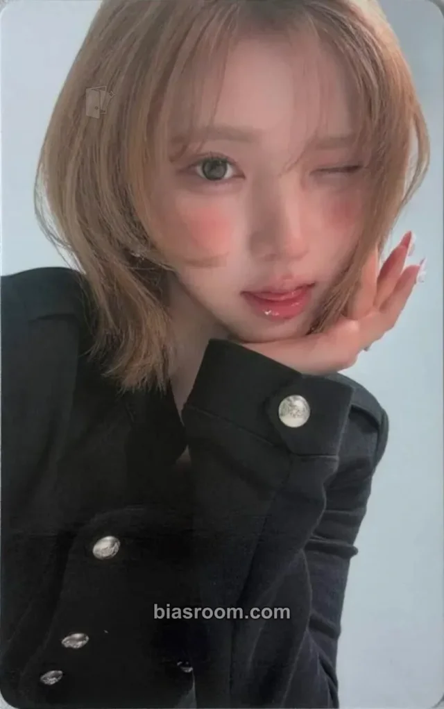 Hearts2Hearts - Jiwoo - ICONIC HEART Album pob (pre-order benefit) ums japan (universal music store)