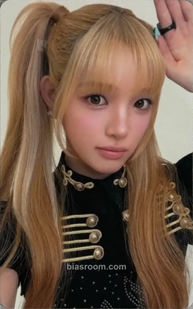 Hearts2Hearts - Yuha - ICONIC HEART Album pob (pre-order benefit) ums japan (universal music store)