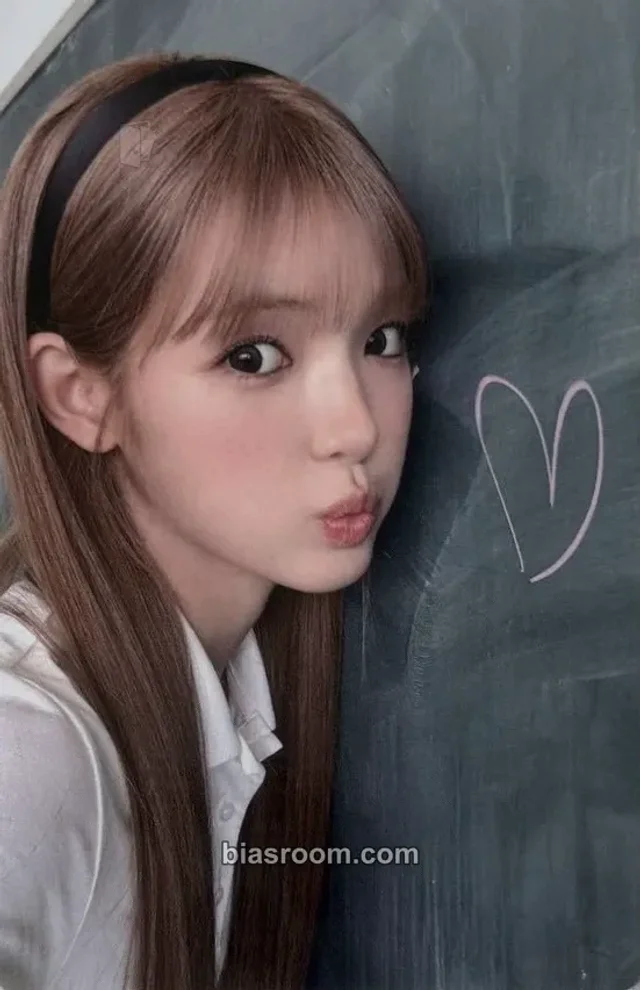 Hearts2Hearts - Yuha - ICONIC HEART Album album photocard standard version