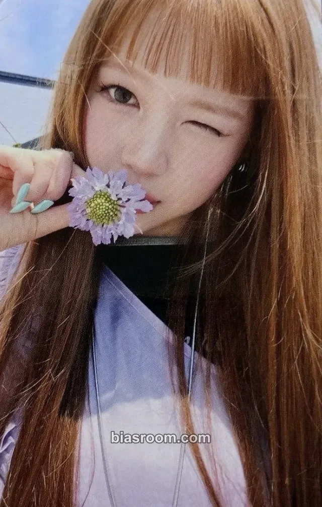 Hearts2Hearts - Ye-on - ICONIC HEART Album album photocard limited edition D version