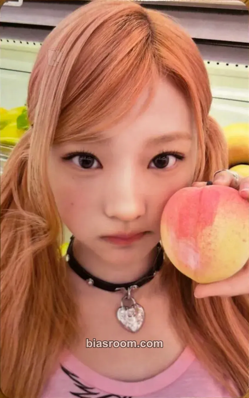 Stella ICONIC HEART Photocard - Hearts2Hearts - Hearts2Hearts K-pop photocard