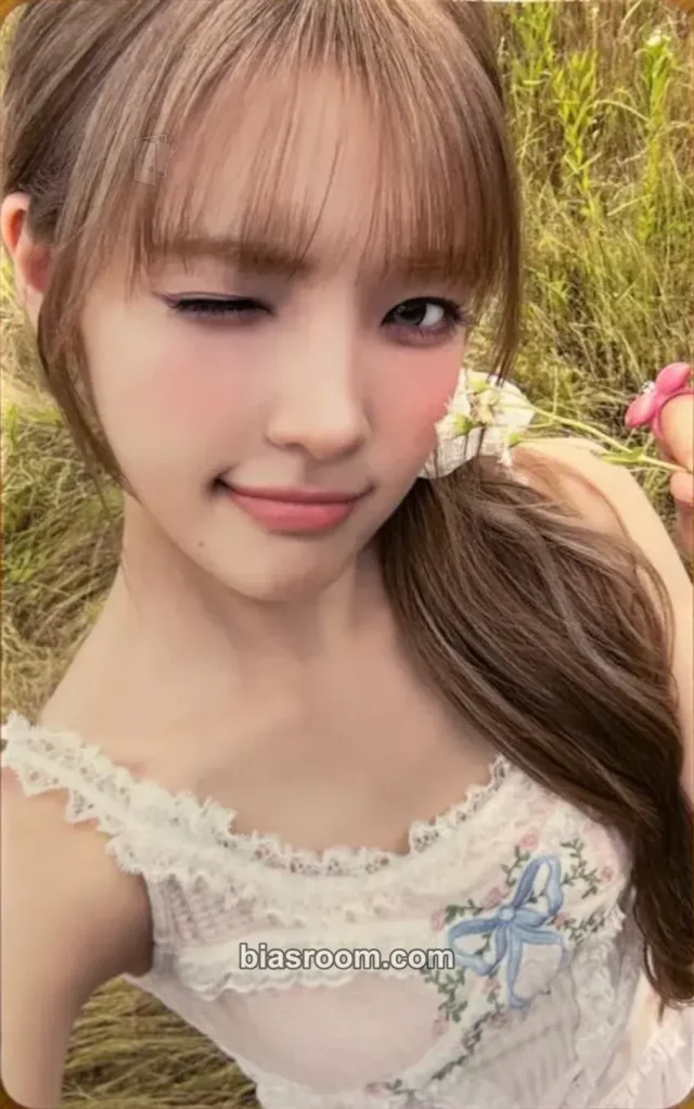 Hearts2Hearts - Yuha - ICONIC HEART Album pob (pre-order benefit) tower records japan