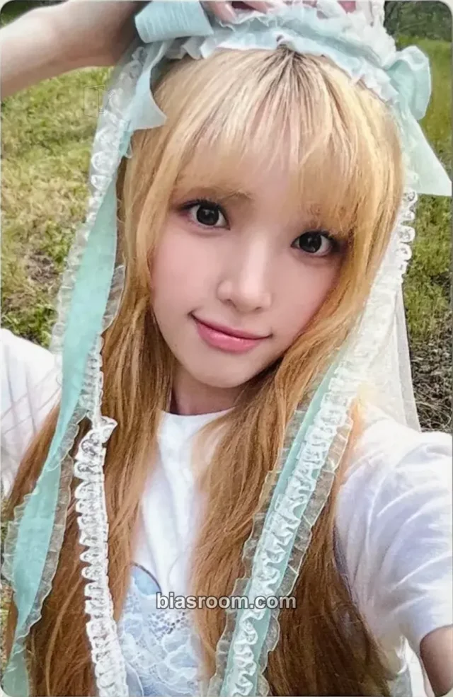 Hearts2Hearts - Yuha - ICONIC HEART Album album photocard limited edition C version