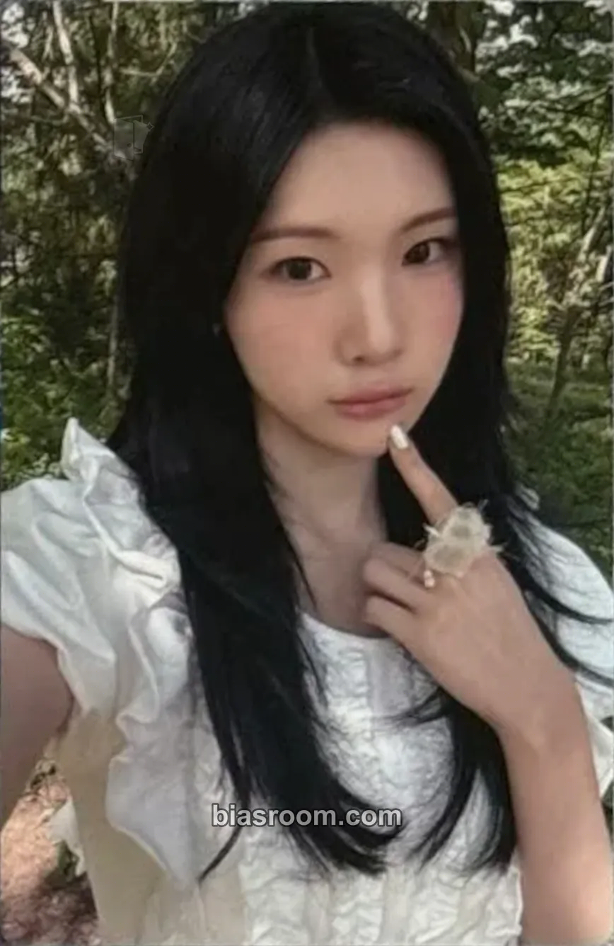 Juun ICONIC HEART Photocard - Hearts2Hearts - Hearts2Hearts K-pop photocard