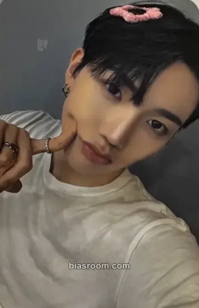 ALL(H)OURS - Hyunbin - No Doubt Album novera shop round 1 video call (fancall) 1:1