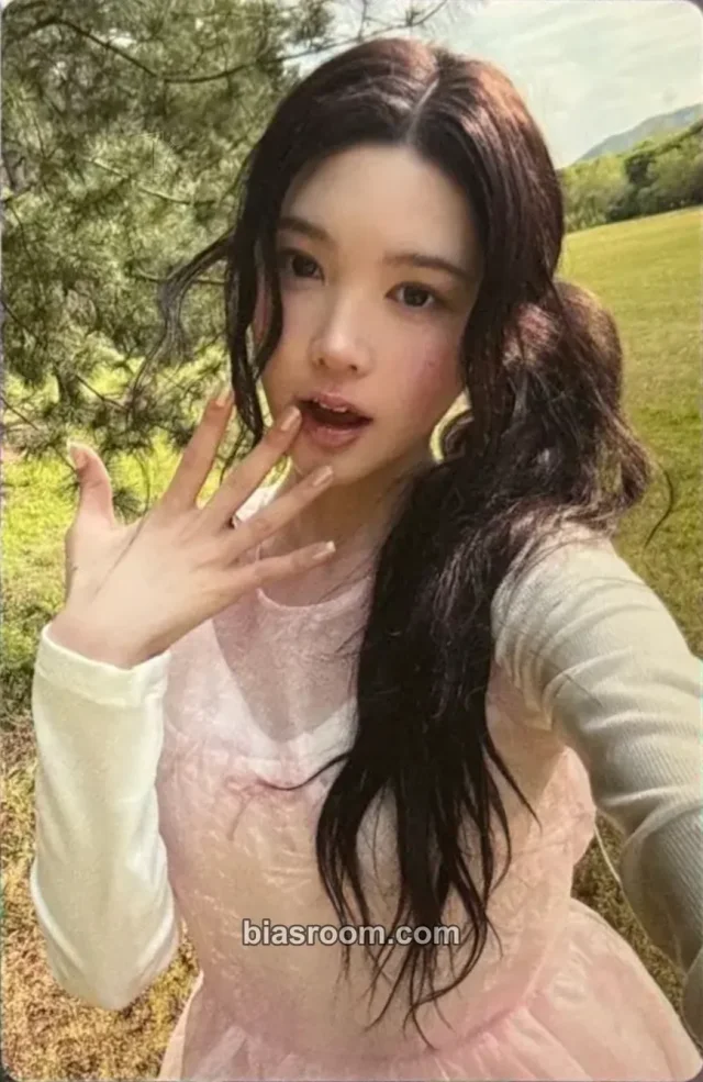 Hearts2Hearts - A-na - ICONIC HEART Album album photocard limited edition B version