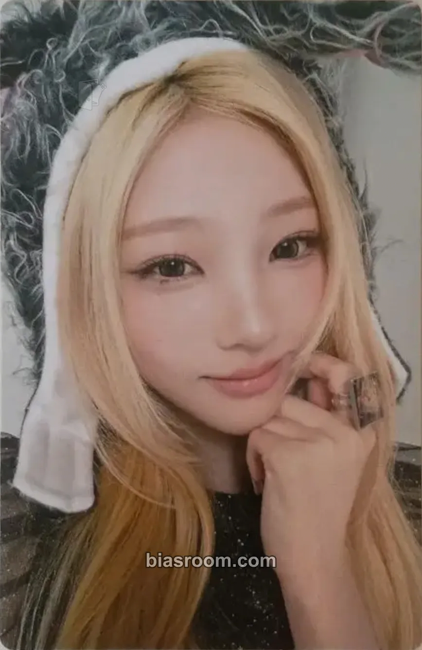 Stella ICONIC HEART Photocard - Hearts2Hearts - Hearts2Hearts K-pop photocard