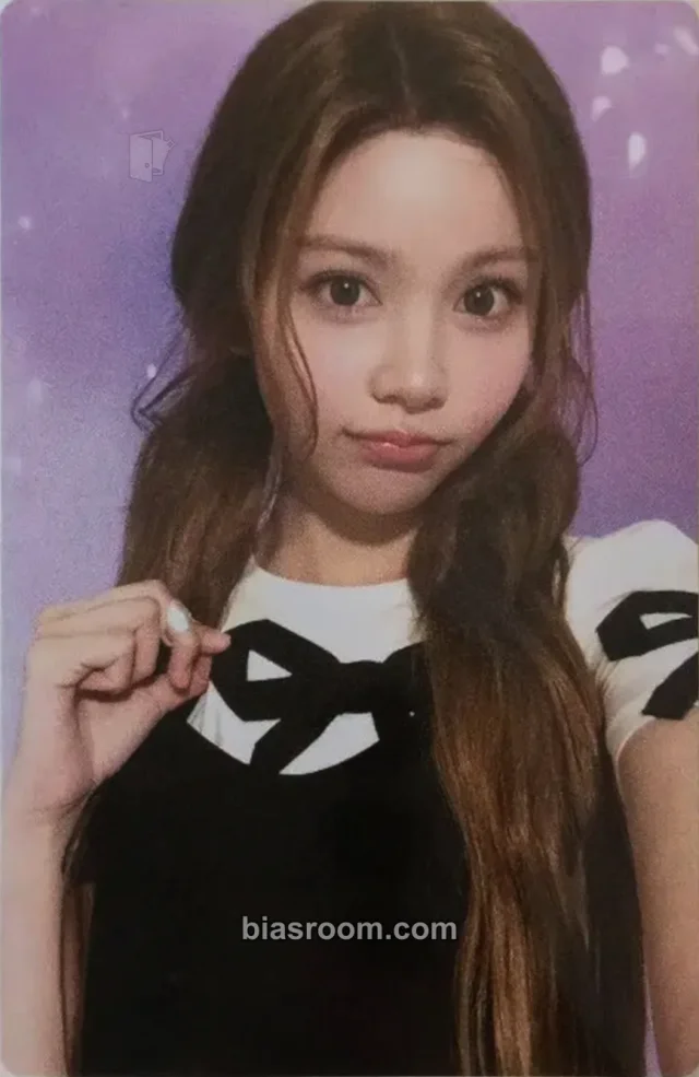 Hearts2Hearts - Carmen - ICONIC HEART Album album photocard A version limited edition