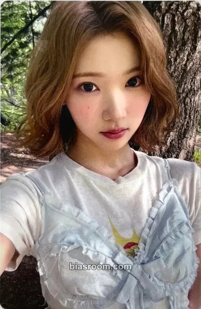 Hearts2Hearts - Jiwoo - ICONIC HEART Album album photocard limited edition B version