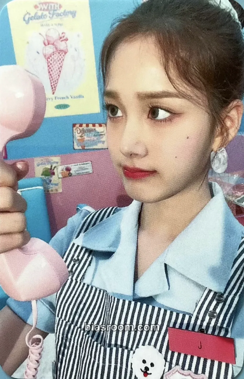 J 2023 STAYC Fanmeeting ‘SWITH Gelato Factory’ Photocard - STAYC - STAYC K-pop photocard