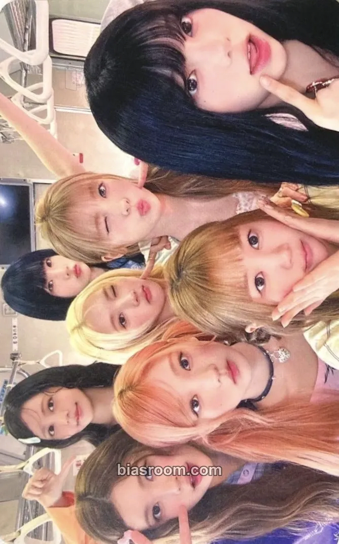ICONIC HEART Photocard - Hearts2Hearts - Hearts2Hearts K-pop photocard