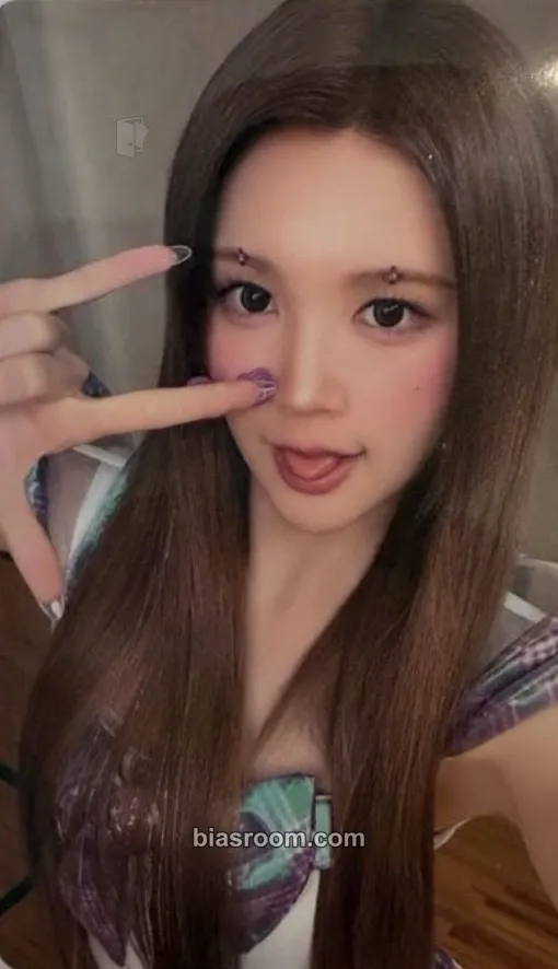 A-na ICONIC HEART Photocard - Hearts2Hearts - Hearts2Hearts K-pop photocard