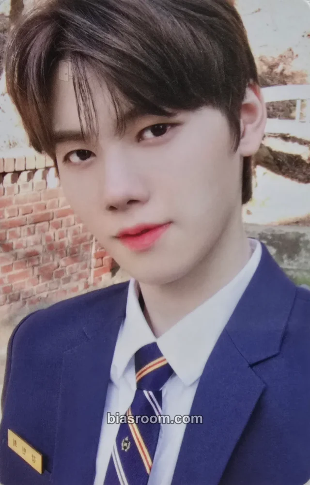 CRAVITY - Minhee - 'League Of The Universe' Photobook Other photobook photocard photocard set
