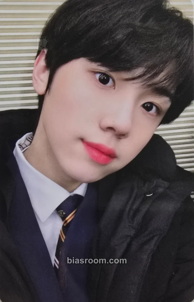 CRAVITY - Seongmin - 'League Of The Universe' Photobook Other photobook photocard photocard set