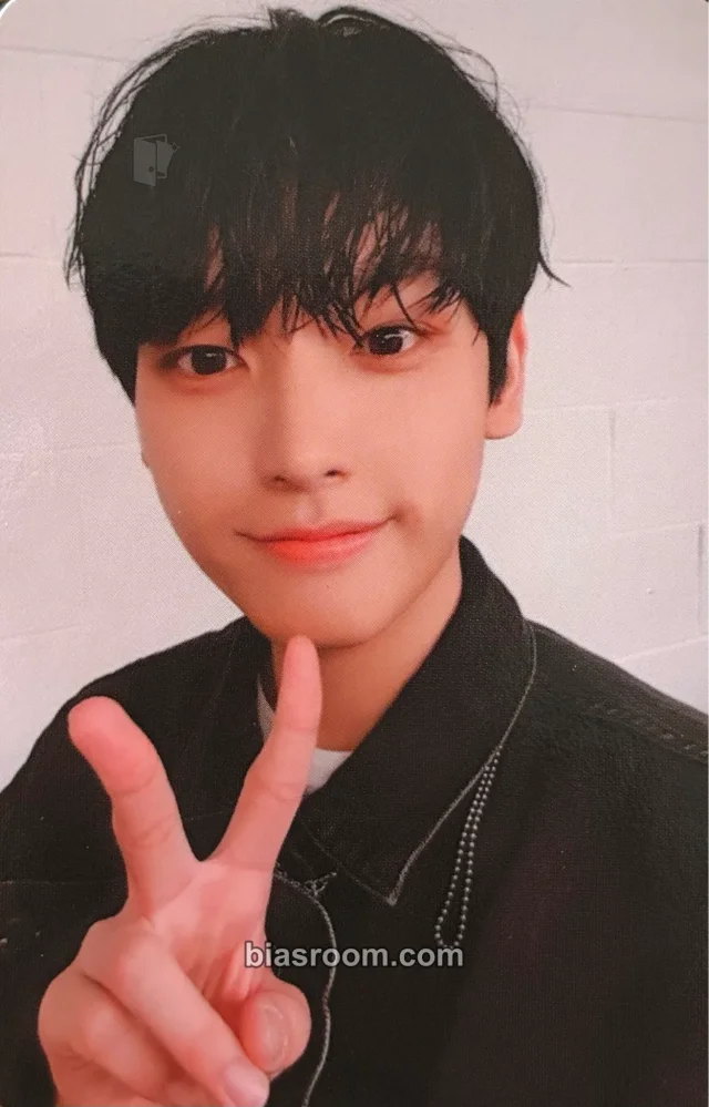SF9 - Inseong - 9loryUS Album album photocard black chaser version