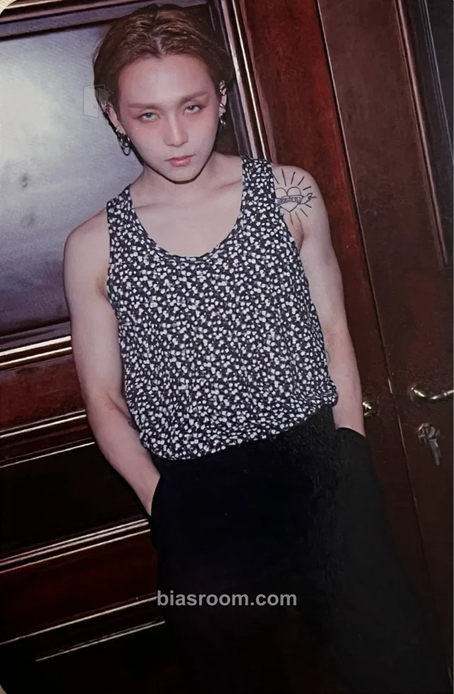 Triple H - Dawn - The Hidden Place Event photocard set merch photocard exhibition