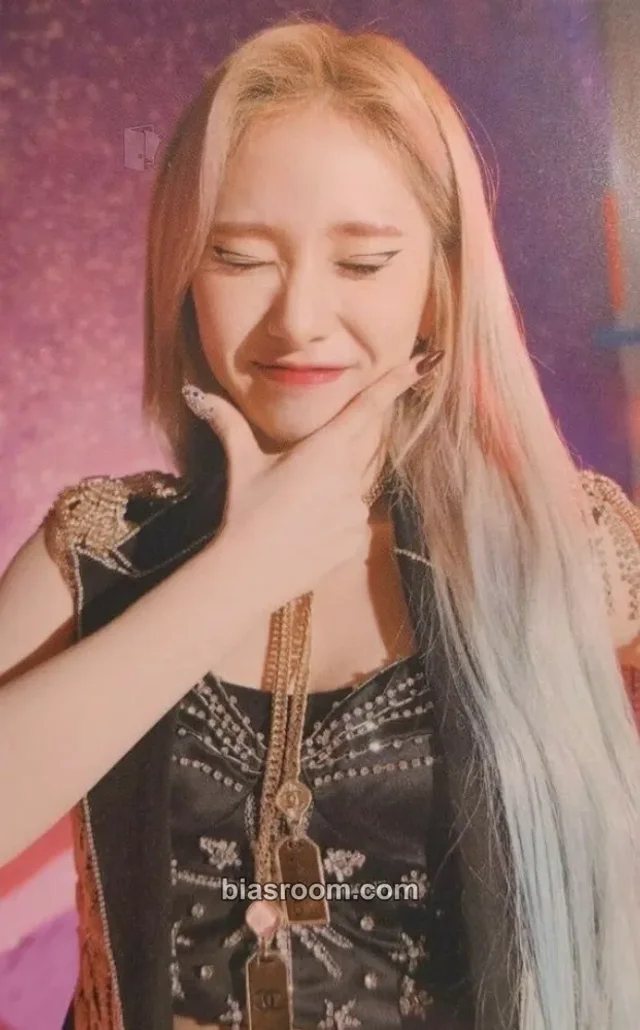 EVERGLOW - Mia - Reminiscence Album mymusictaste (mmt) pob (pre-order benefit)