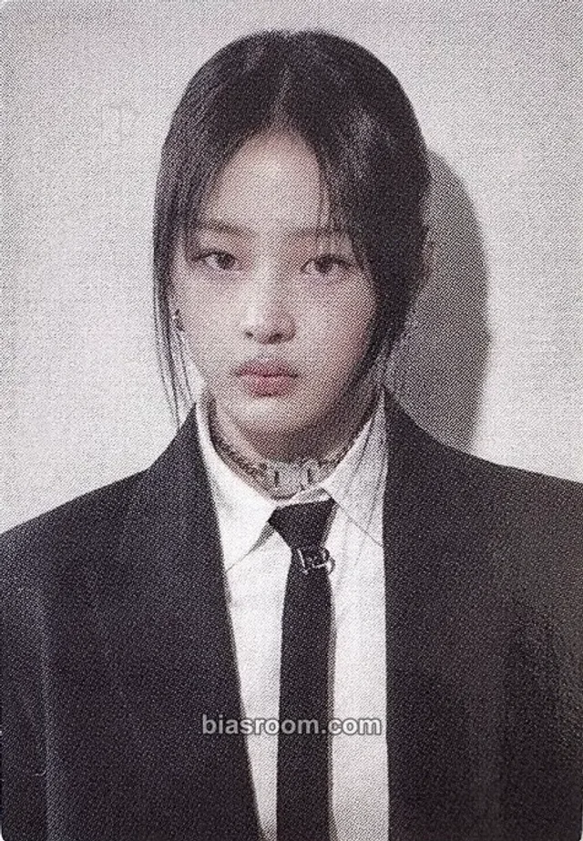 NewJeans - Minji - Bunnies Club Membership Renewal 2024 Other id photo item set kit inclusion