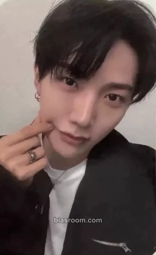ALL(H)OURS - Hyunbin - No Doubt Album rising star fansign round 2