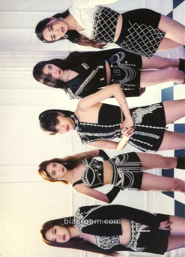 ITZY - ITZY The 1st World Tour 'Checkmate' Event mini photobook version item set postcard merch inclusion