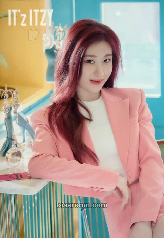 ITZY - Chaeryeong - IT’z ITZY Album merch inclusion postcard item set