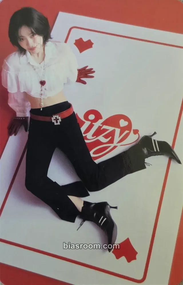 ITZY - Ryujin - The 5th Fan Meeting ITZY, MIDZY, Let's Fly! "ALL IN, MIDZY" Event trading card merch photocard