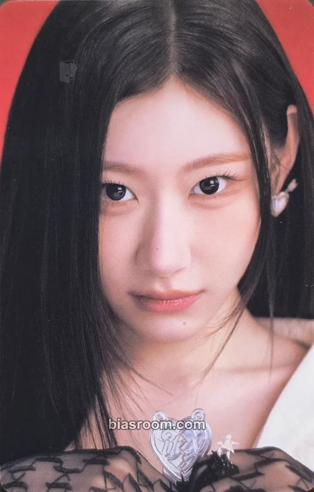 ITZY - Chaeryeong - The 5th Fan Meeting ITZY, MIDZY, Let's Fly! "ALL IN, MIDZY" Event trading card merch photocard